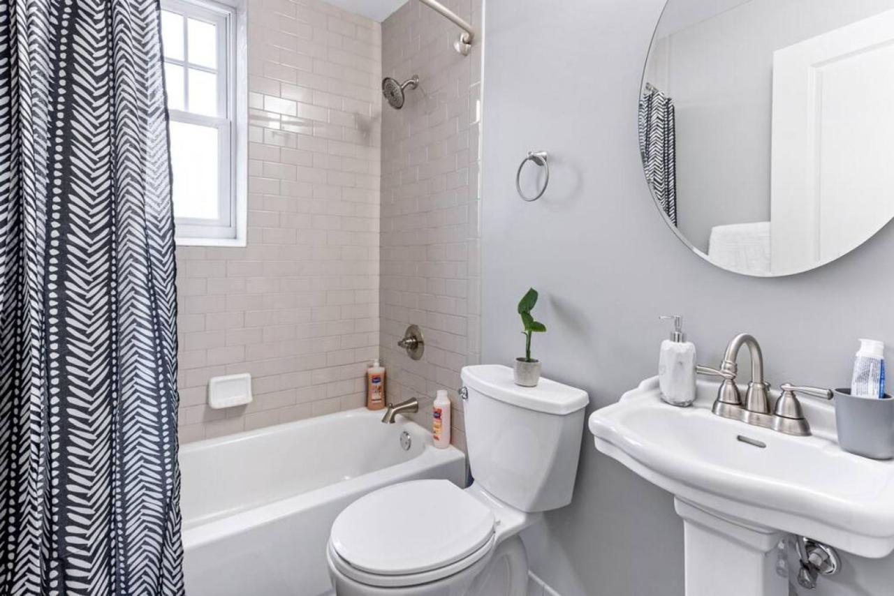Your Cozy One Bedroom Midtown Детройт Экстерьер фото