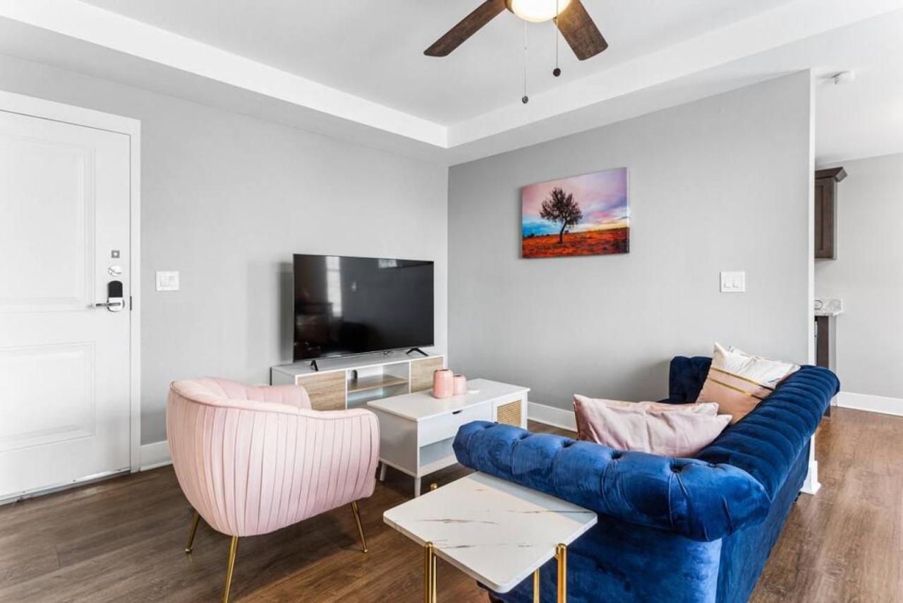 Your Cozy One Bedroom Midtown Детройт Экстерьер фото