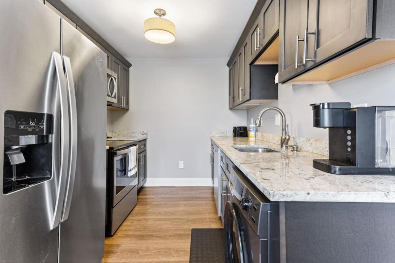 Your Cozy One Bedroom Midtown Детройт Экстерьер фото