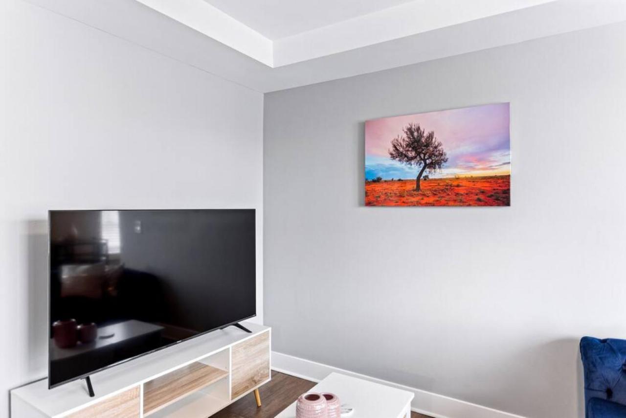 Your Cozy One Bedroom Midtown Детройт Экстерьер фото