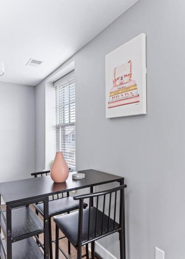 Your Cozy One Bedroom Midtown Детройт Экстерьер фото