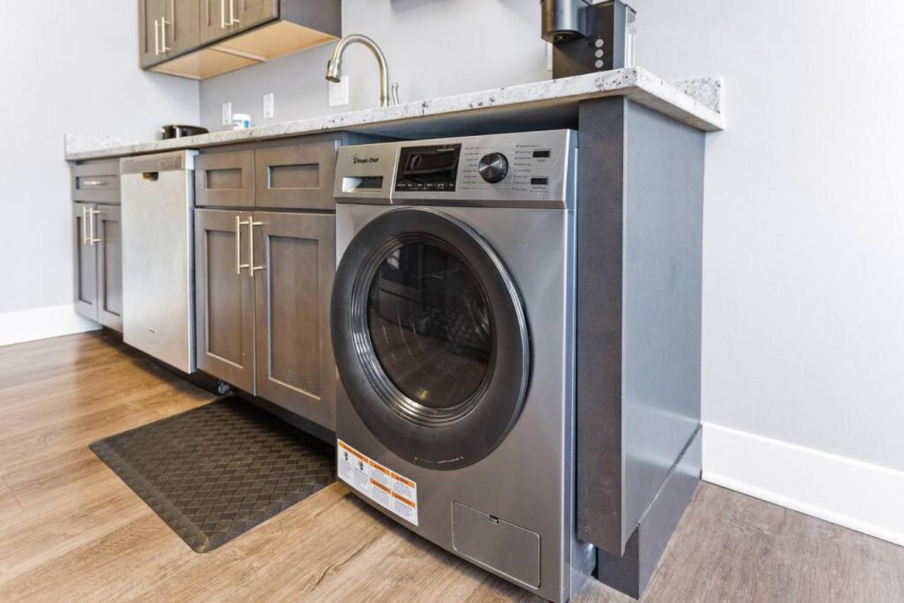 Your Cozy One Bedroom Midtown Детройт Экстерьер фото